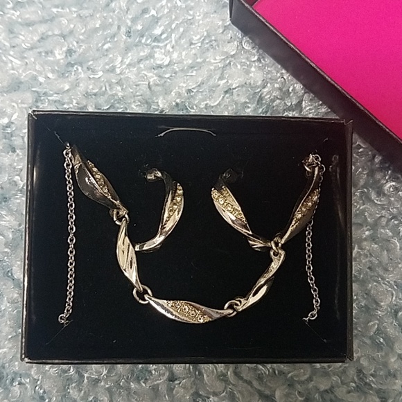 Jewelry - Necklace, bracelet and earrings set